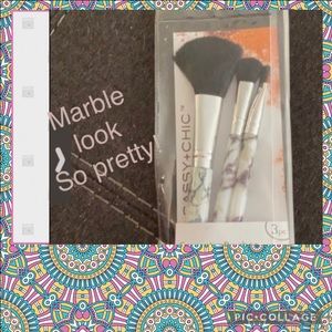 Sassy & Chic 3 set mini makeup brushes